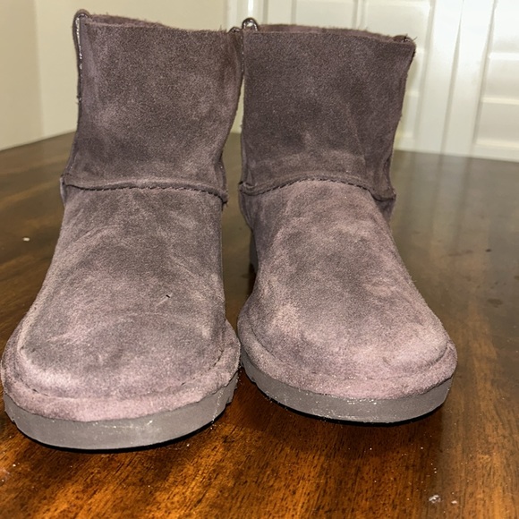 Ugg suede leather ankle boots. - Picture 2 of 12